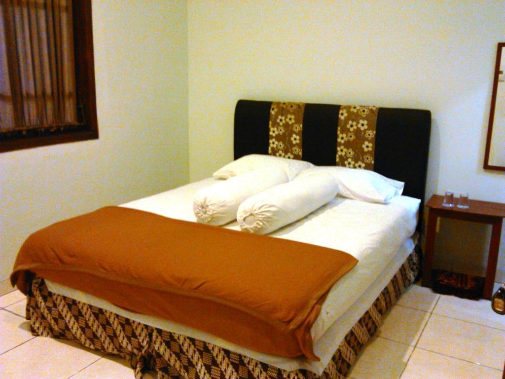 Griya Putri Dewi Guesthouse Джокьякарта Экстерьер фото