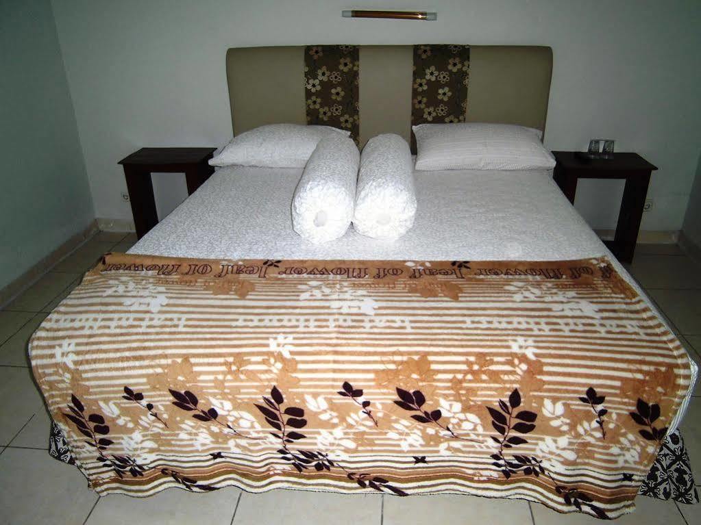 Griya Putri Dewi Guesthouse Джокьякарта Экстерьер фото