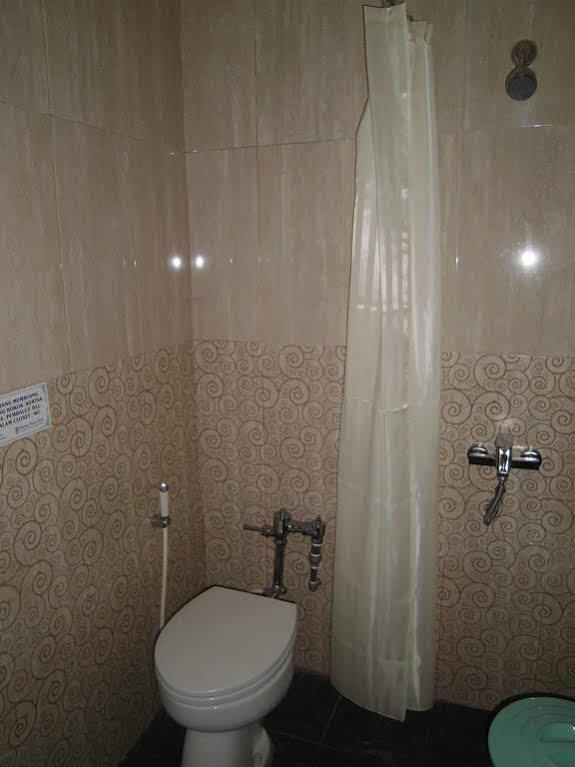 Griya Putri Dewi Guesthouse Джокьякарта Экстерьер фото