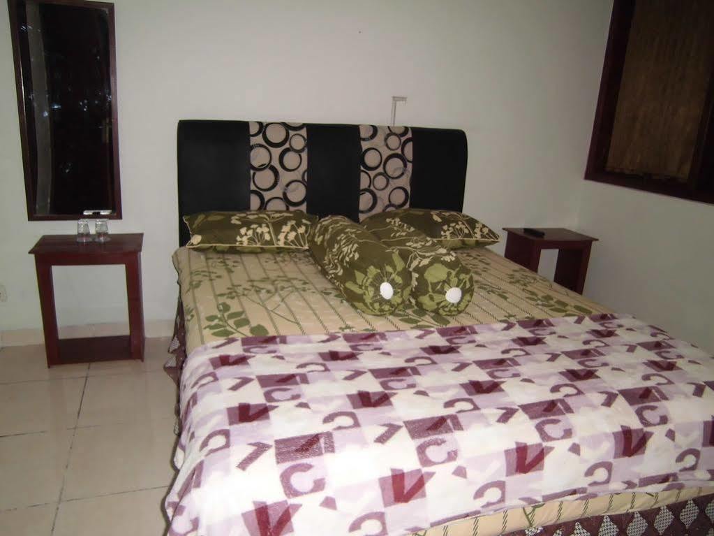 Griya Putri Dewi Guesthouse Джокьякарта Экстерьер фото