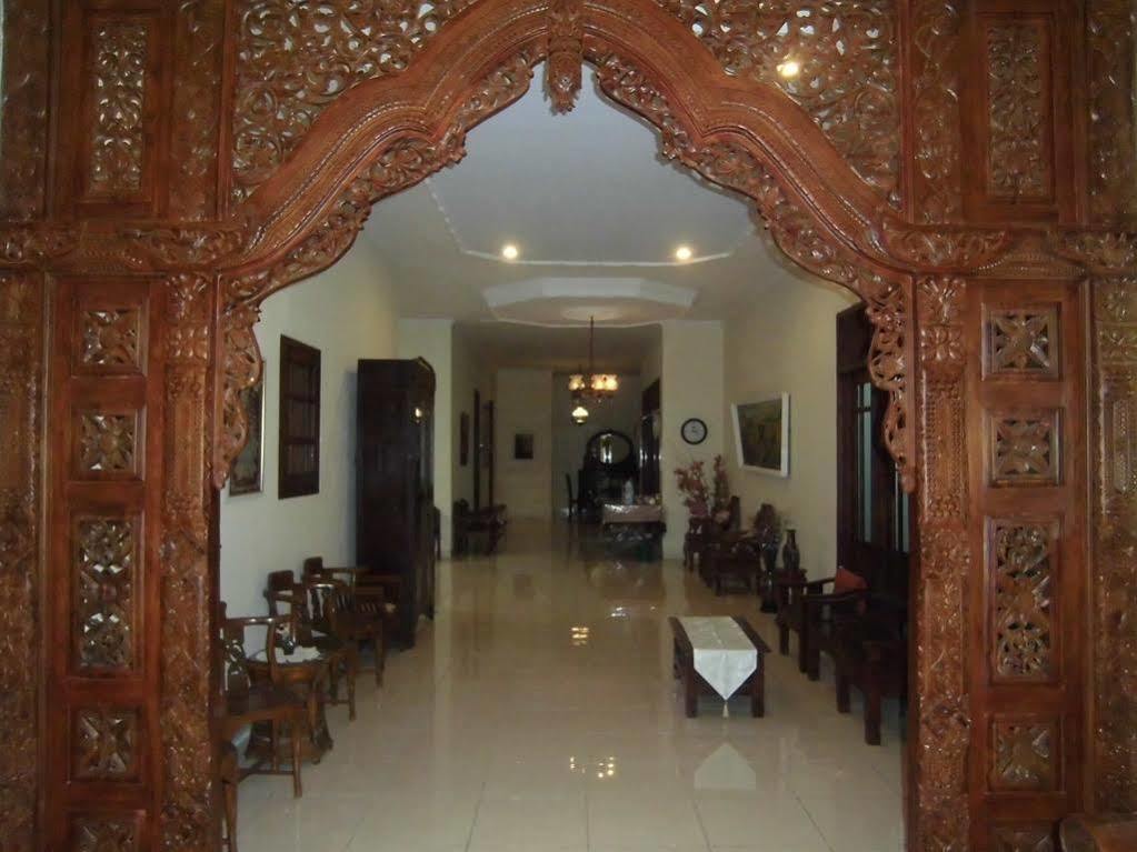 Griya Putri Dewi Guesthouse Джокьякарта Экстерьер фото