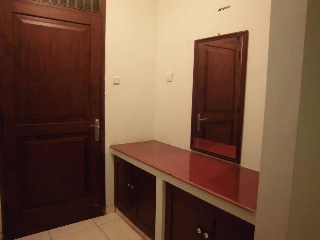 Griya Putri Dewi Guesthouse Джокьякарта Экстерьер фото